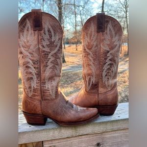 Idyllwind woman’s cowboy boots size 6.
